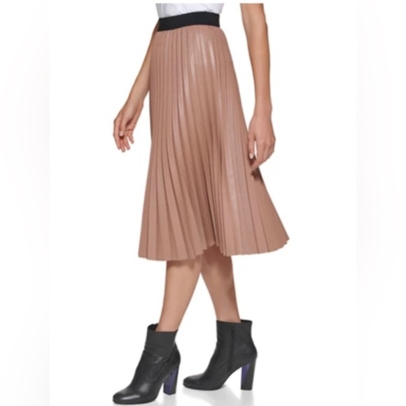 Calvin Klein cafe ole tan Faux Leather Pleated circular swing Skirt size small - Picture 1 of 8